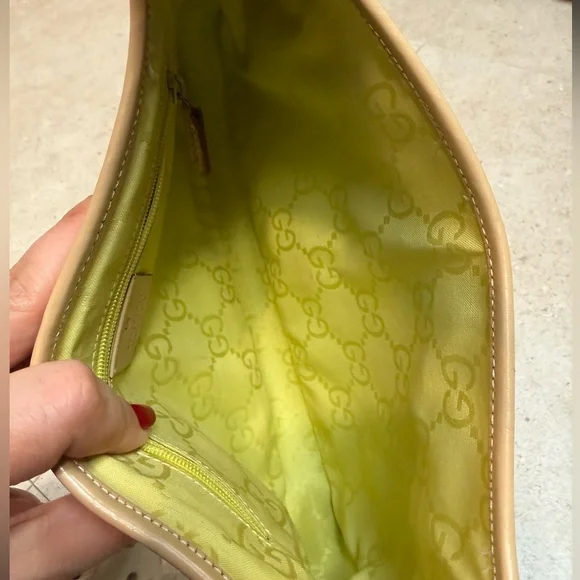 Authentic Vintage Gucci Jackie Piston Buckle Shoulder Bag- Beige Leather - Picture 5 of 13